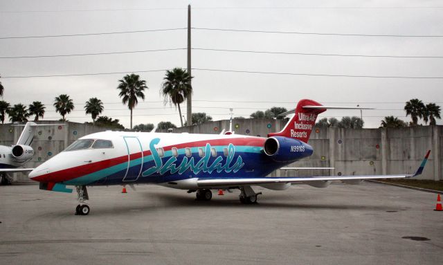 Bombardier Challenger 300 (N991GS)