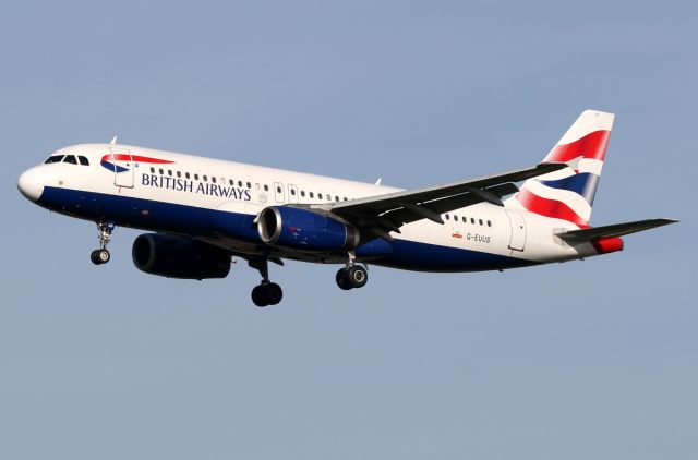 Airbus A320 (G-EUUS)