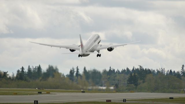 Boeing 787-8 (JA827J) - BOE181 (LN:38) climbs away from runway 16R for a test flight to KMWH on 4/16/12.