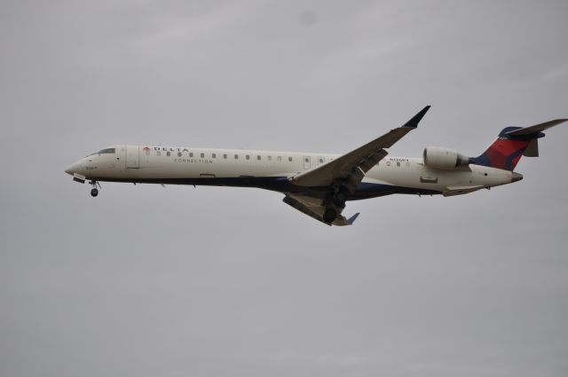 Canadair Regional Jet CRJ-200 (N136EV)