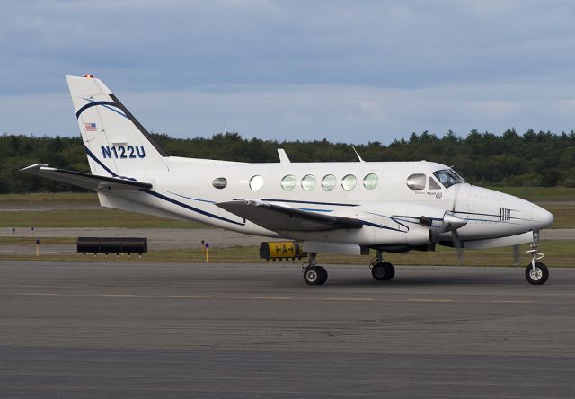 Beechcraft King Air 100 (N122U) - Taxiing in