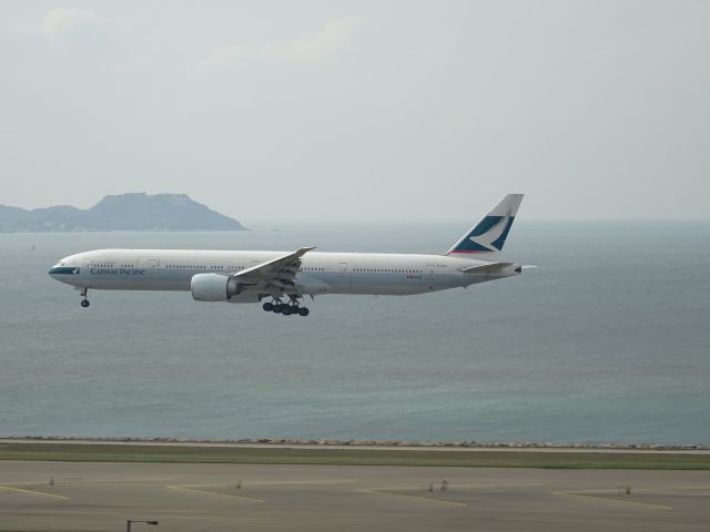 BOEING 777-300ER (B-KPV)