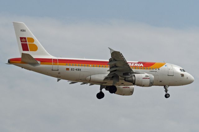 Airbus A319 (EC-KBX)