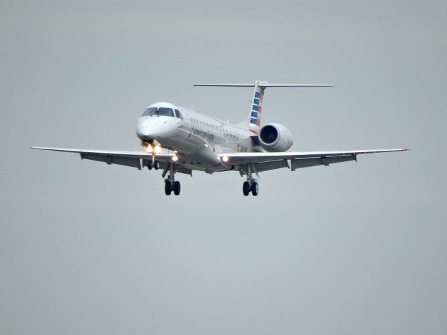 Embraer ERJ-145 (N925AE)