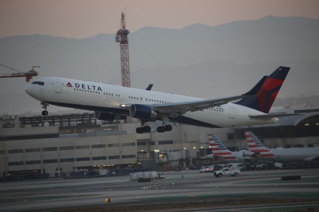 BOEING 767-300 (N178DN)