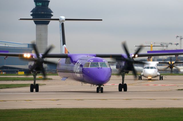 de Havilland Dash 8-400 (G-PRPD)