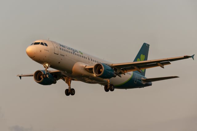 Airbus A320 (EI-DVL) - 20th March, 2022: Shamrock from Dublin on short finals to runway 27L at London Heathrow. 