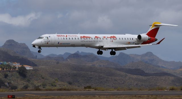 Bombardier CRJ-1000 (EC-MRI) - Tenerife North Airport