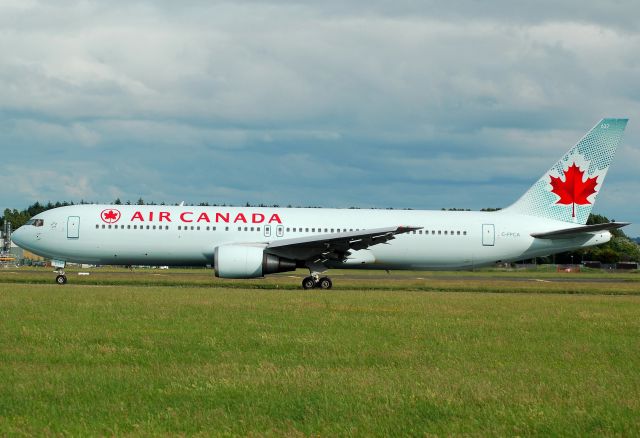 BOEING 767-300 (C-FPCA)