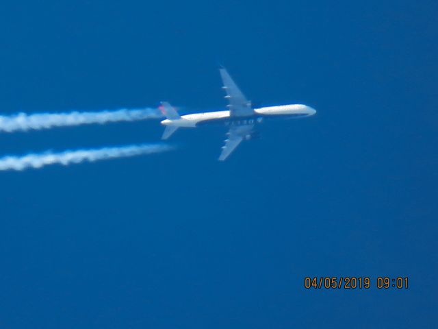 Boeing 757-200 (N687DL)