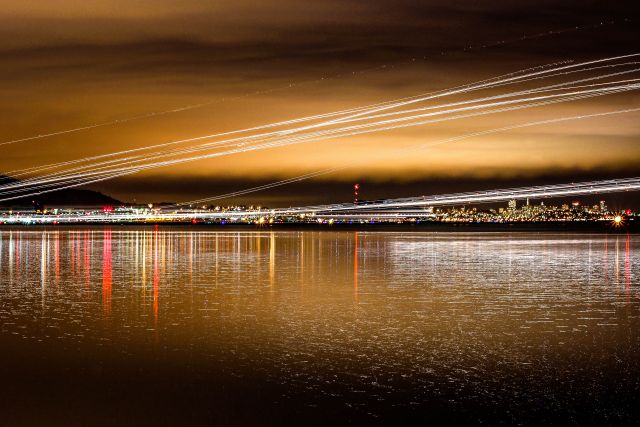 — — - Stacked photos of the arrivals and departures to/from KSFO, taken just south of the airport. The lower streaks are the arrivals and the upper streaks are the departures. a rel=nofollow href=http://www.ThePilotsEye.comwww.ThePilotsEye.com/a