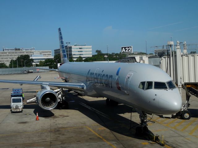 Boeing 757-200 (N936UW)