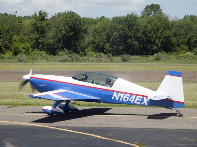 EXTRA EA-300 (N164EX) - 10 June 2015