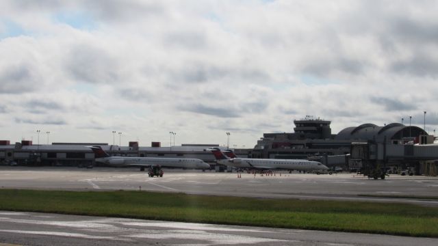 McDonnell Douglas MD-88 —