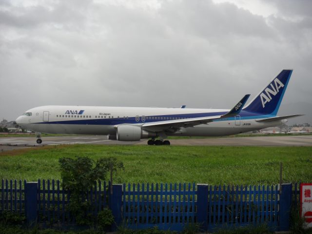 JA619A — - ANA B767-381ER JA619A a rel=nofollow href=http://www.youtube.com/watch?v=sNVAo3PcWZshttp://www.youtube.com/watch?v=sNVAo3PcWZs/a