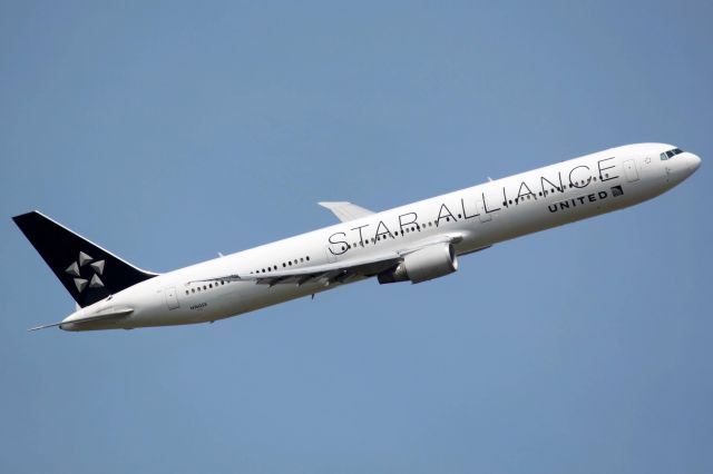 BOEING 767-400 (N76055) - Saturday, August 04, 2012