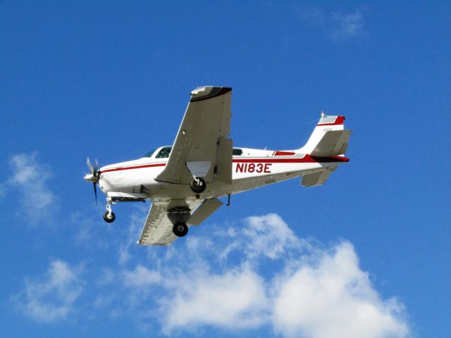 Beechcraft Bonanza (36) (N183E) - Landing RWY 24