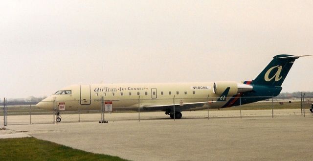 Canadair Regional Jet CRJ-200 (N580ML)