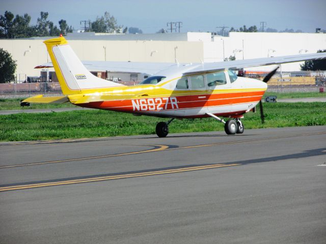 Cessna Centurion (N6927R) - Taxiing at Fullerton