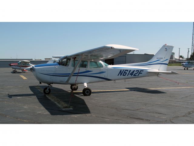 Cessna Skyhawk (N6142F)