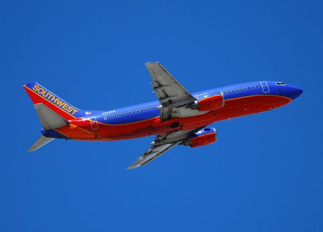 BOEING 737-300 (N323SW) - Southwest Airlines Boeing 737-3H4 N323SW (cn 23344/1378)  Las Vegas - McCarran International (LAS / KLAS) USA - Nevada Photo: TDelCoro 8-7-2010