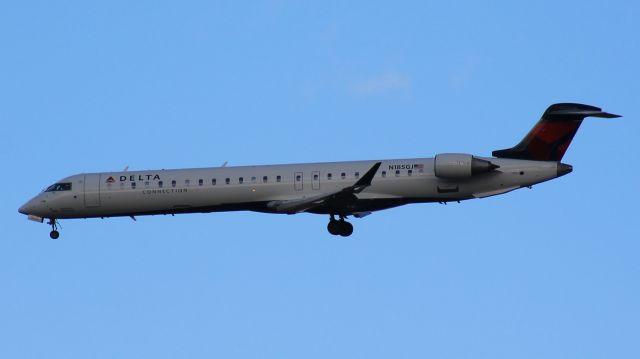 Canadair Regional Jet CRJ-900 (N185GJ)