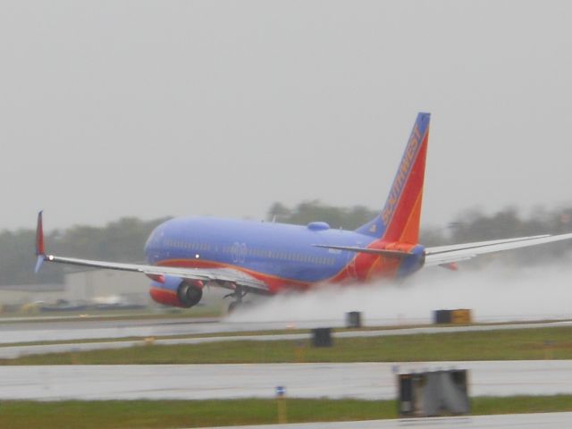 Boeing 737-800 (N8628A)