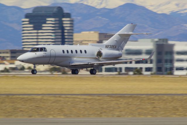 Hawker 800 (N232EA)