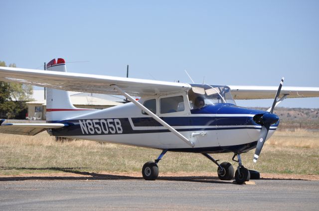 Cessna Skyhawk (N8505B)