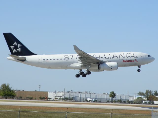 Airbus A330-200 (N279AV)