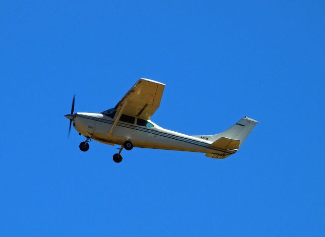 Cessna Skylane (N71748)