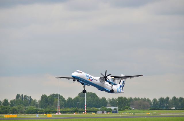 de Havilland Dash 8-400 (G-JECX)