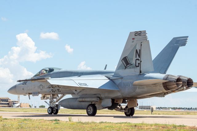 16-8483 — - F/A-18E from VFA-14 "Tophatters".