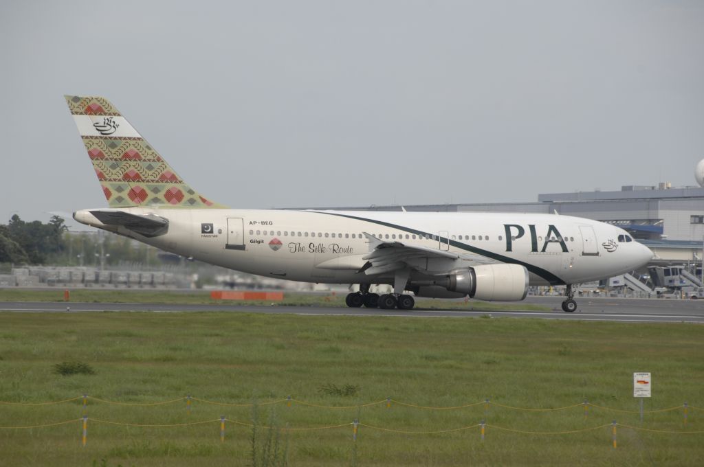 Airbus A310 (AP-BEG) - Departure at Narita Intl Airport 16R on 2009/8/21