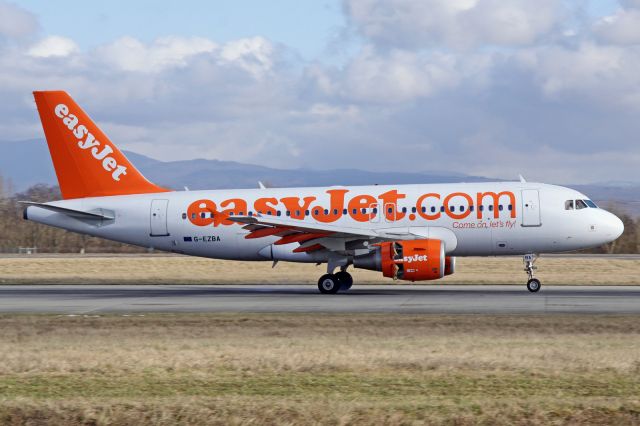 Airbus A319 (G-EZBA)