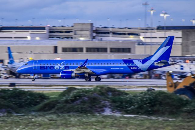 EMBRAER 195 (N140BZ)