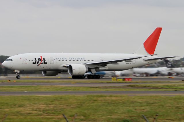 Boeing 777-200 (JA704J)