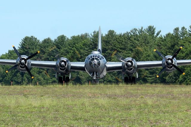 Boeing B-29 Superfortress (NX529B) - Face to face with FIFI