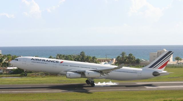 Airbus A340-300 (F-GLZJ)