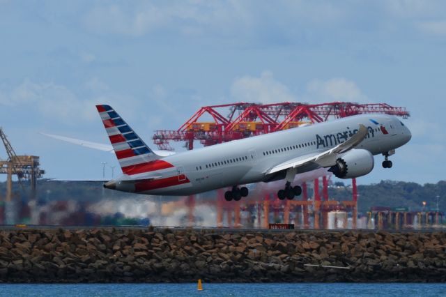 N827AN — - N827AN American Airlines Boeing 787-9 Dreamliner  11 NOv 2017