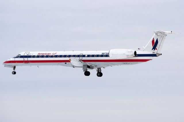 Embraer ERJ-145 (N679AE)