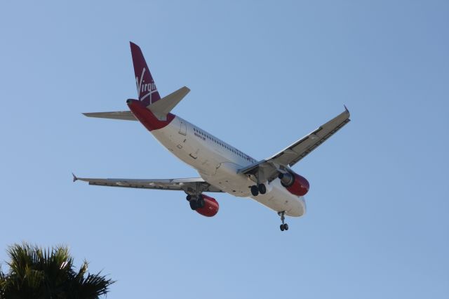 Airbus A320 (N844VA)