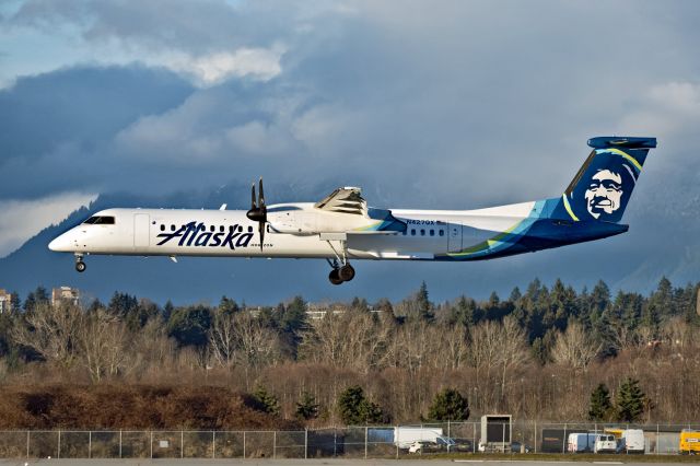 de Havilland Dash 8-400 (N427QX)