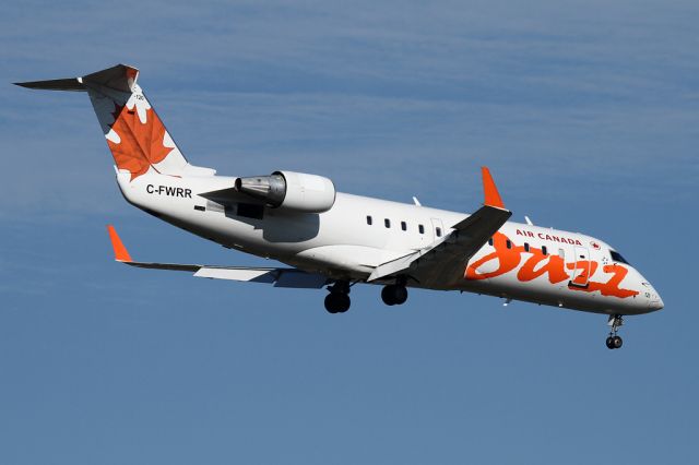 Canadair Regional Jet CRJ-100 (C-FWRR)