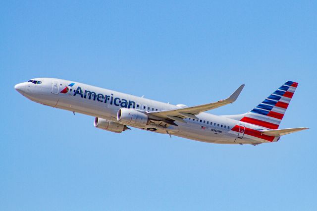 Boeing 737-800 (N960NN)