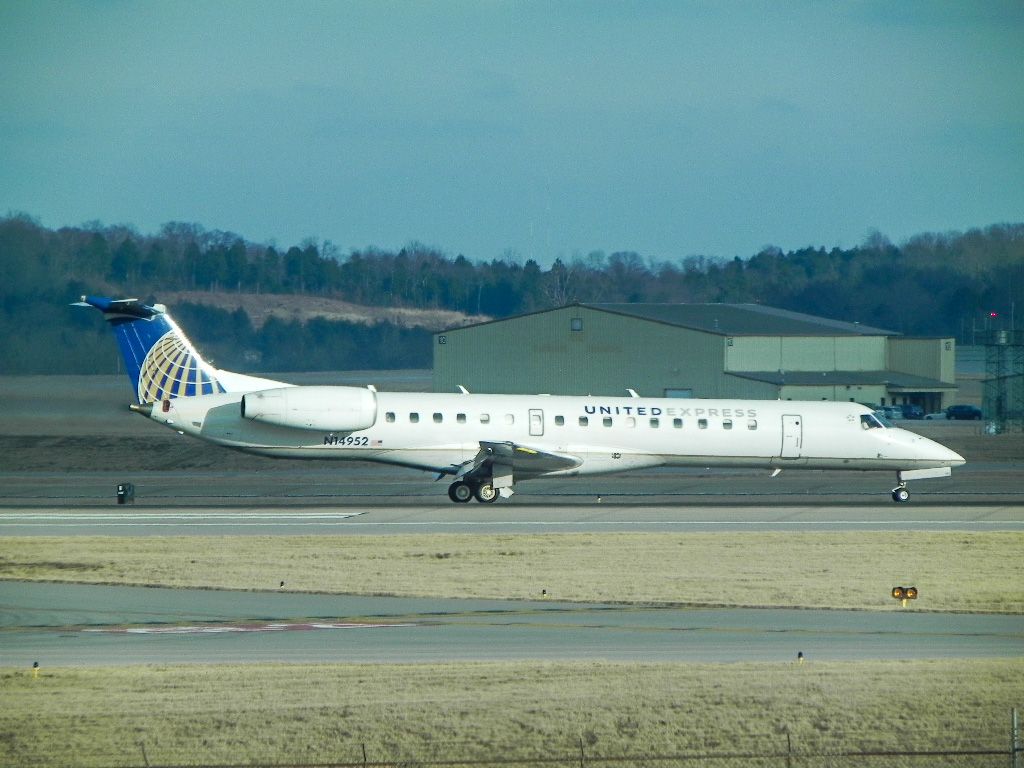 Embraer ERJ-145 (N14952)