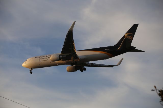 BOEING 767-300 (N347UP)