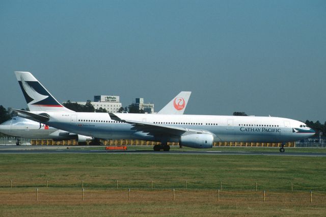 Airbus A330-300 (B-HLA) - Departure at Narita Intl Airport Rwy16R on 2002/10/28