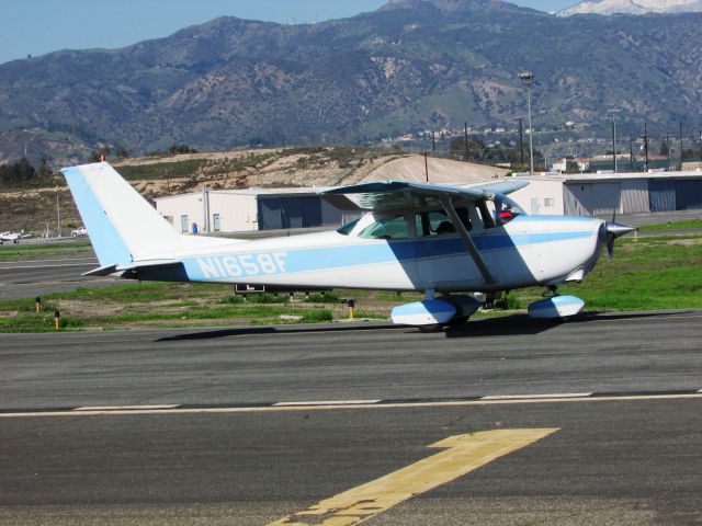 Cessna Skyhawk (N1658F) - Taxiing to parking