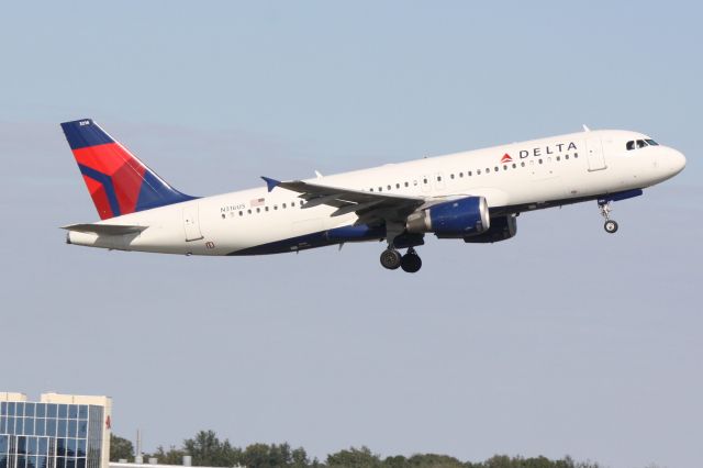 Airbus A320 (N316US) - Delta Flight 1146 (N316US) departs Runway 14 at Sarasota-Bradenton International Airport enroute to Detroit Metropolitan Wayne County Airport